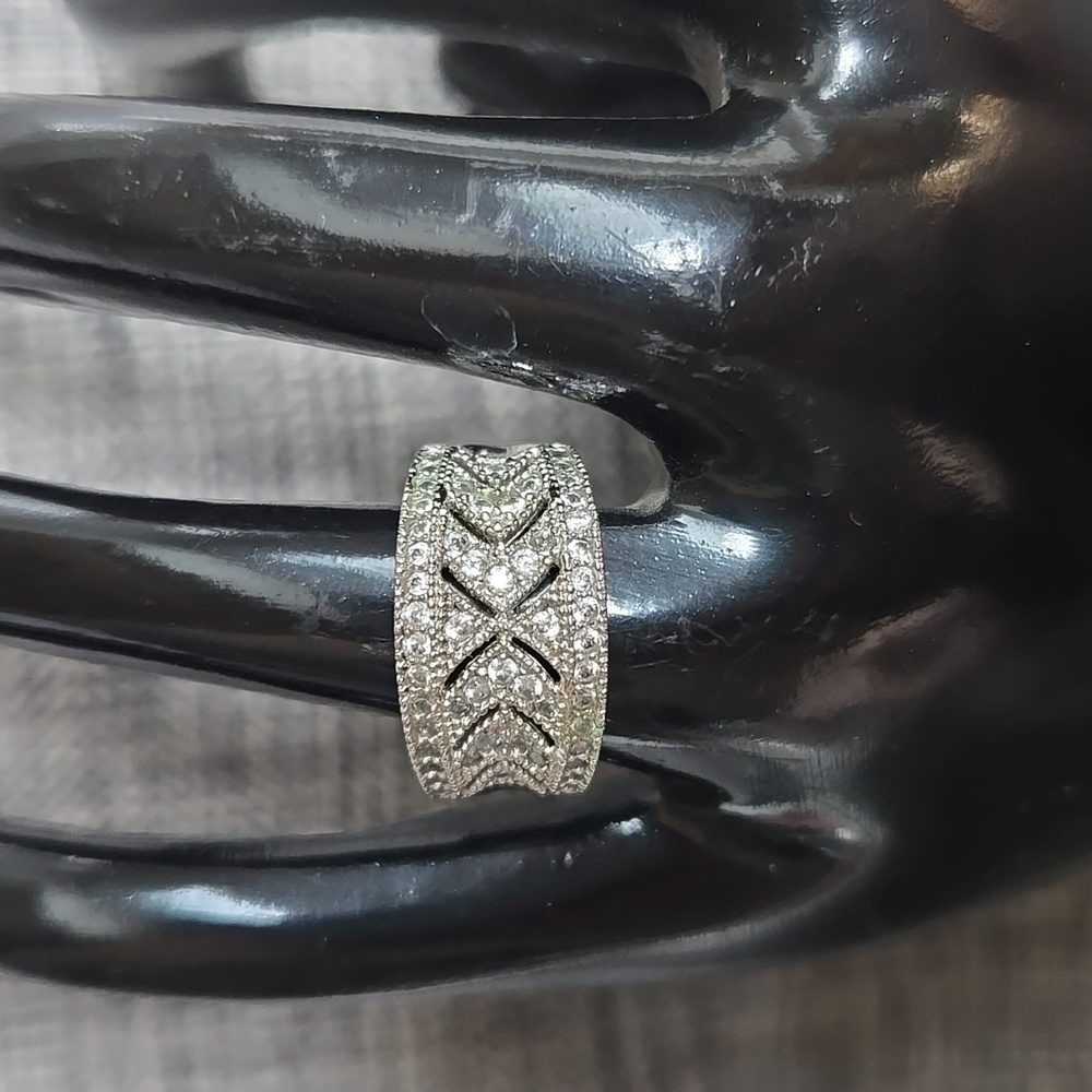 Beautiful ring - Picture 8 of 8